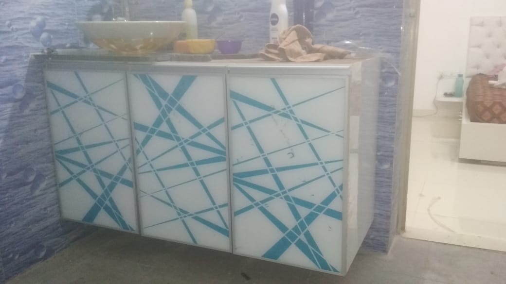 Glass Design & Backpainted Glass Work